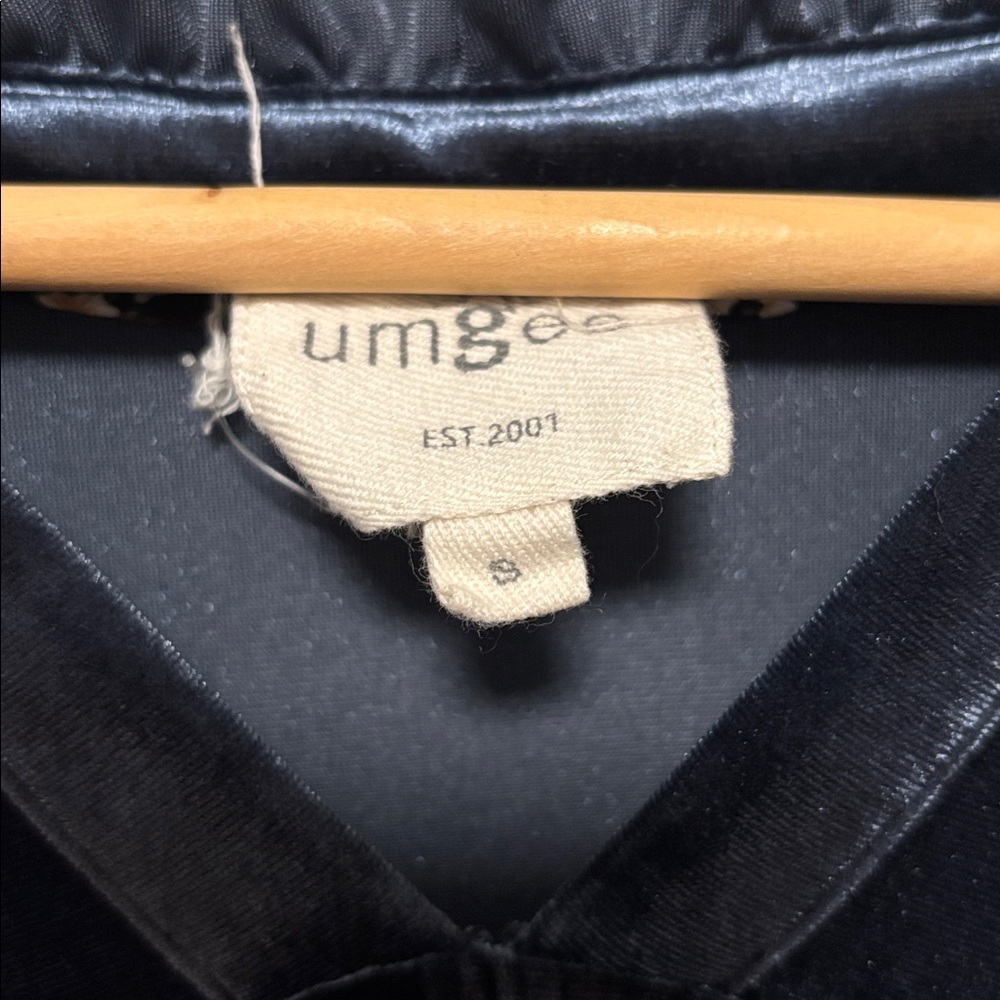 Umgee blouse Women’s Size: Small fits more like a Medium - Picture 4 of 5
